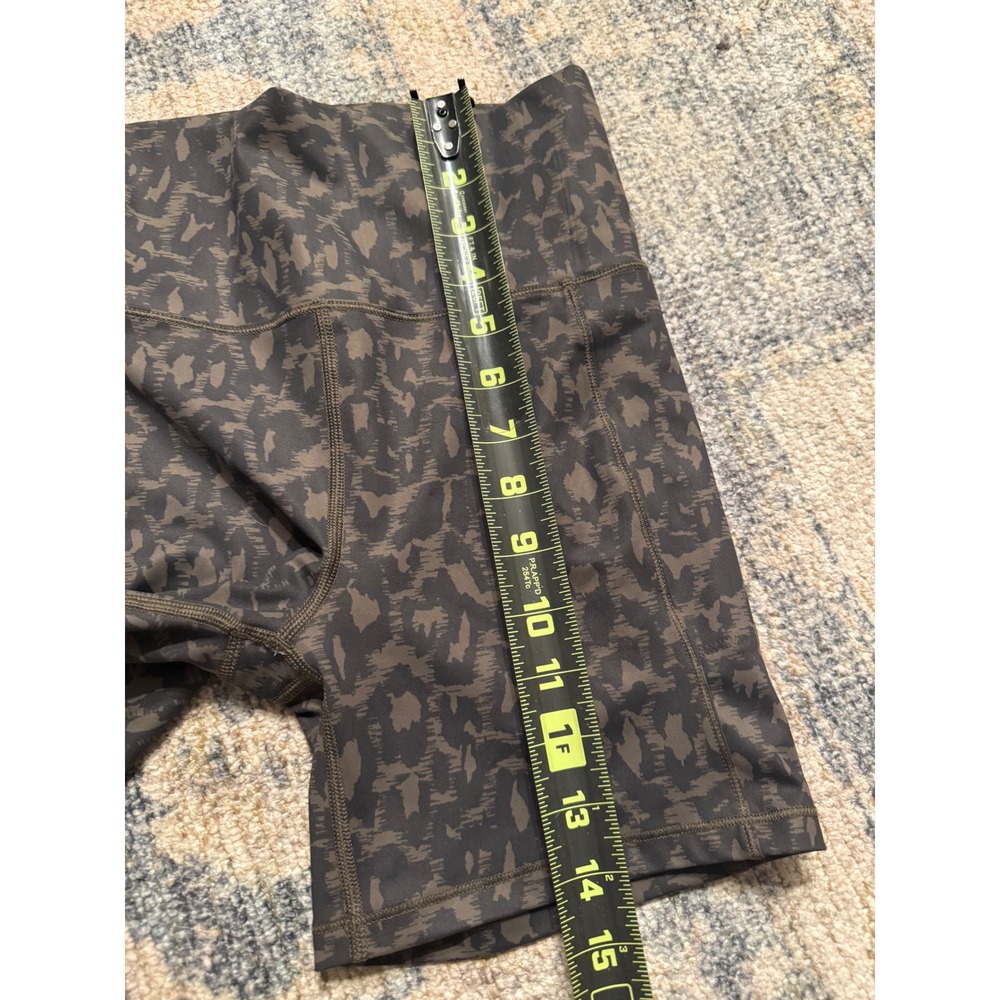 Vuori Studio Pocket Shorts in Cocoa Spots Small Excellent Condition - Picture 5 of 6
